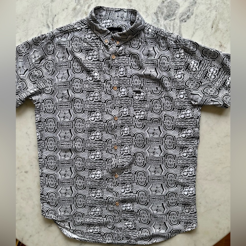 Globe black and white abstract print button down. Size L, relaxed fit.